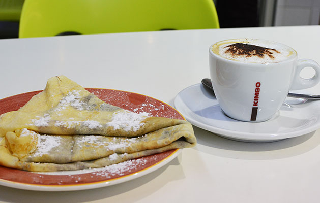 A cappuccino and a Nutella crepe for just €6. Photo: Theresa Boehl