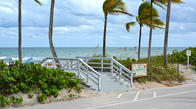 Hollywood, Florida is a favorite beach vacation spot for Canadian travelers. Vacation Deprived
